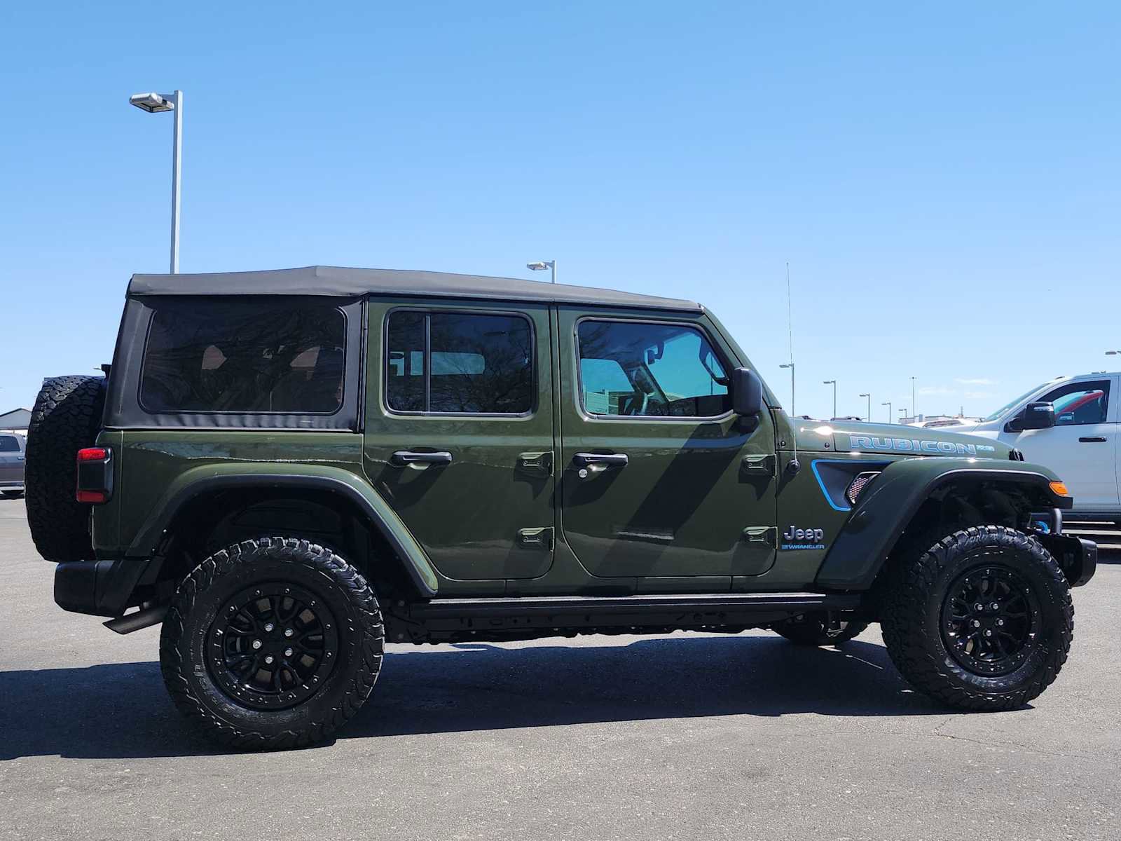 Used 2023 Jeep Wrangler Unlimited Rubicon 4xe AWD/4WD image 9