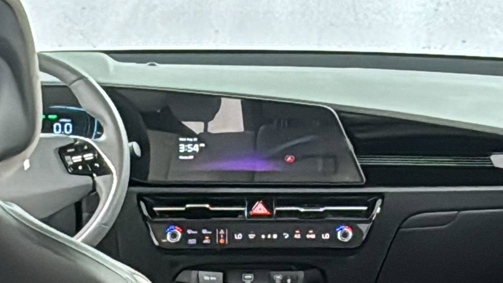 New 2025 Kia Niro EX image 16