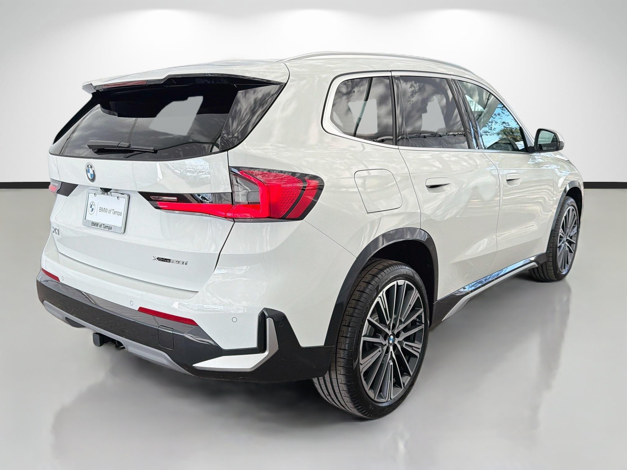 Used 2026 BMW X1 xDrive28i w/ Technology Package AWD/4WD image 3