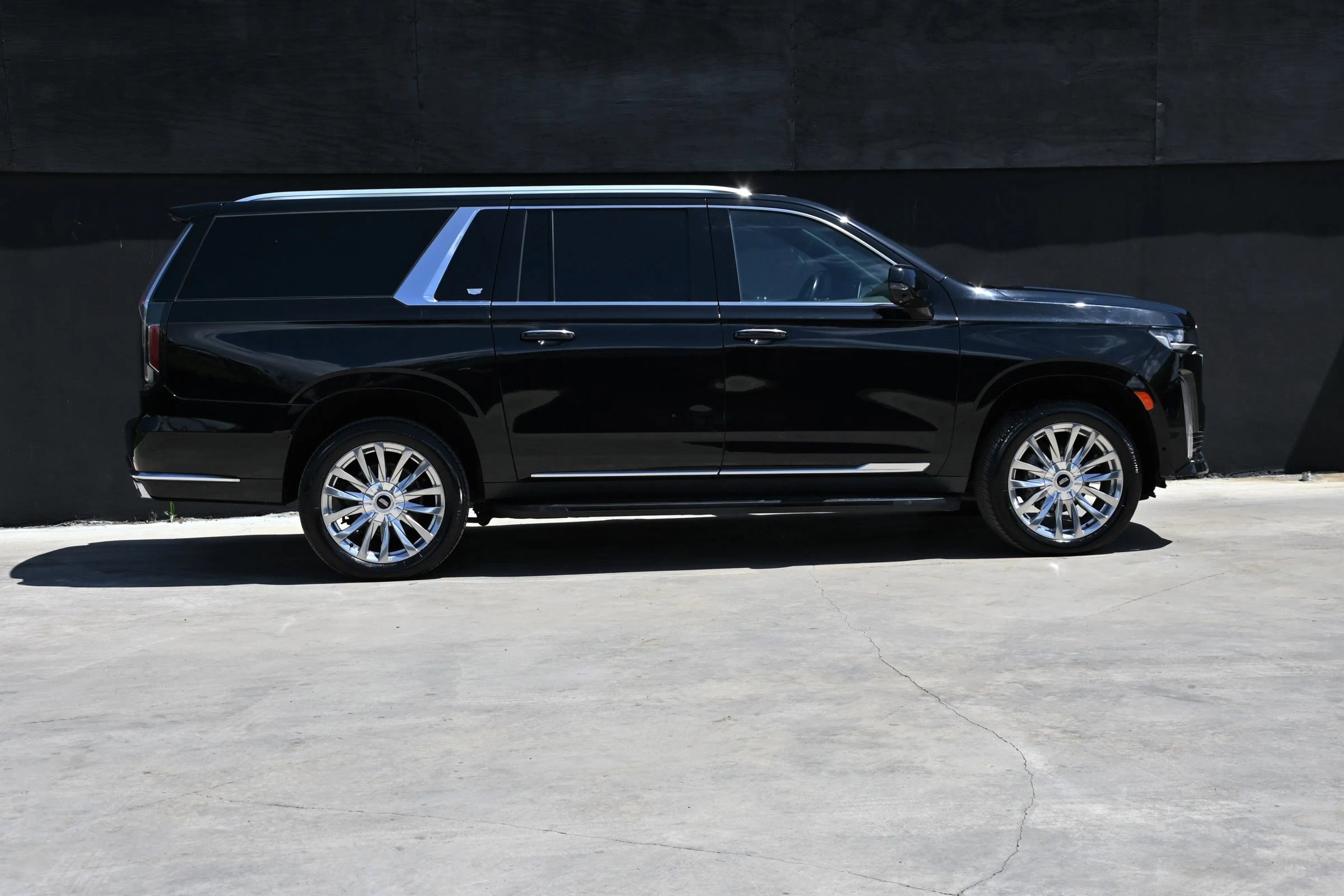 Used 2022 Cadillac Escalade ESV Premium Luxury AWD/4WD image 6