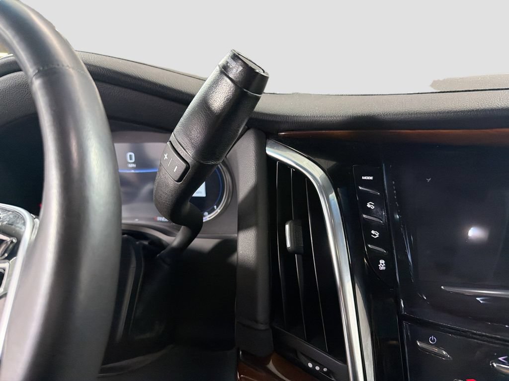 Used 2017 Cadillac Escalade Luxury AWD/4WD image 16