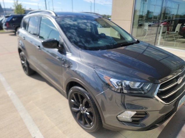 Used 2017 Ford Escape SE w/ SE Sport Appearance Package