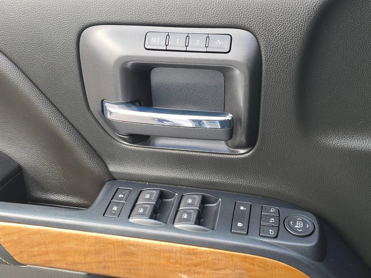 Used 2018 Chevrolet Silverado 1500 LTZ w/ Sport Package image 28