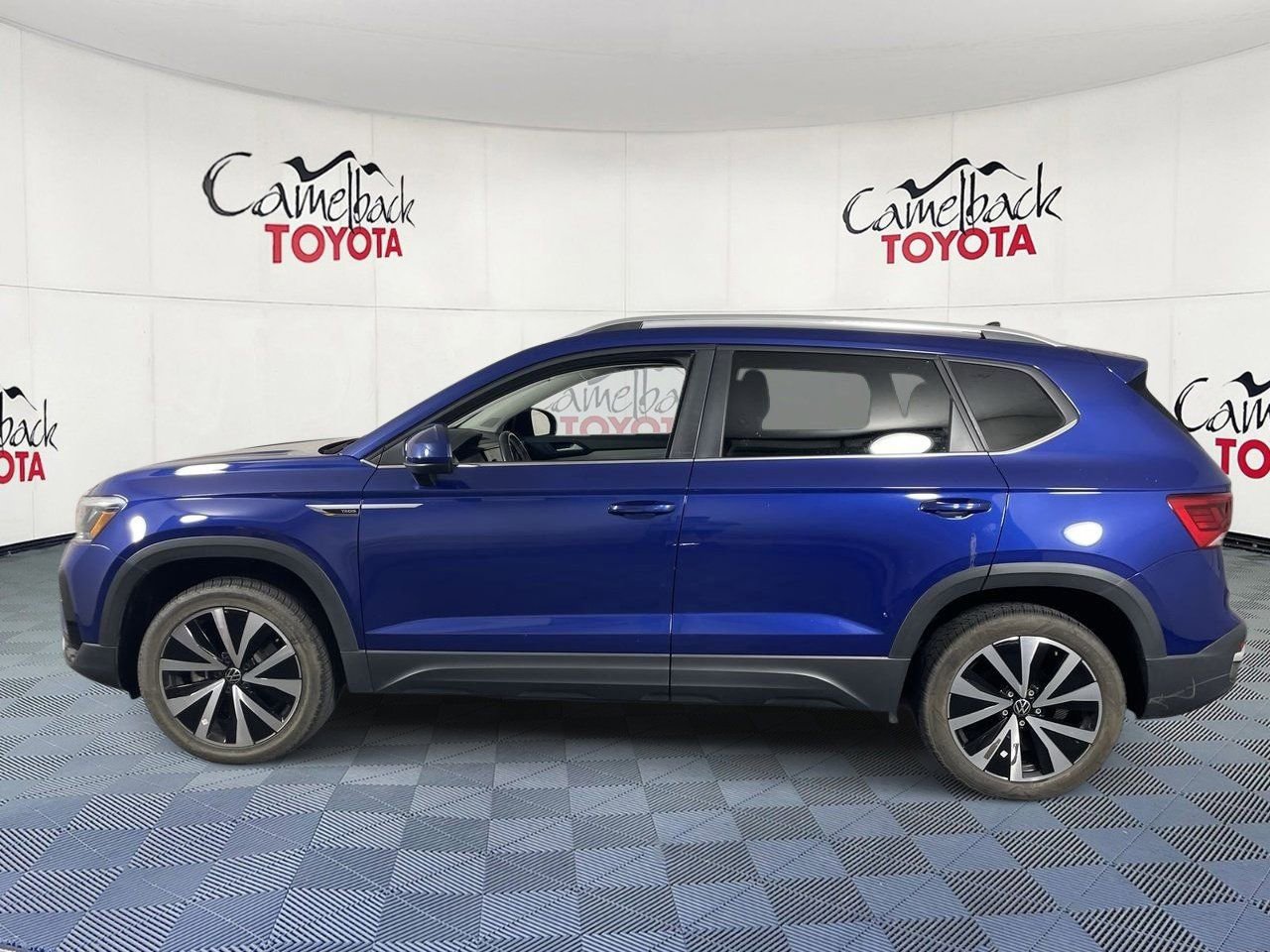 Used 2024 Volkswagen Taos SE FWD image 5