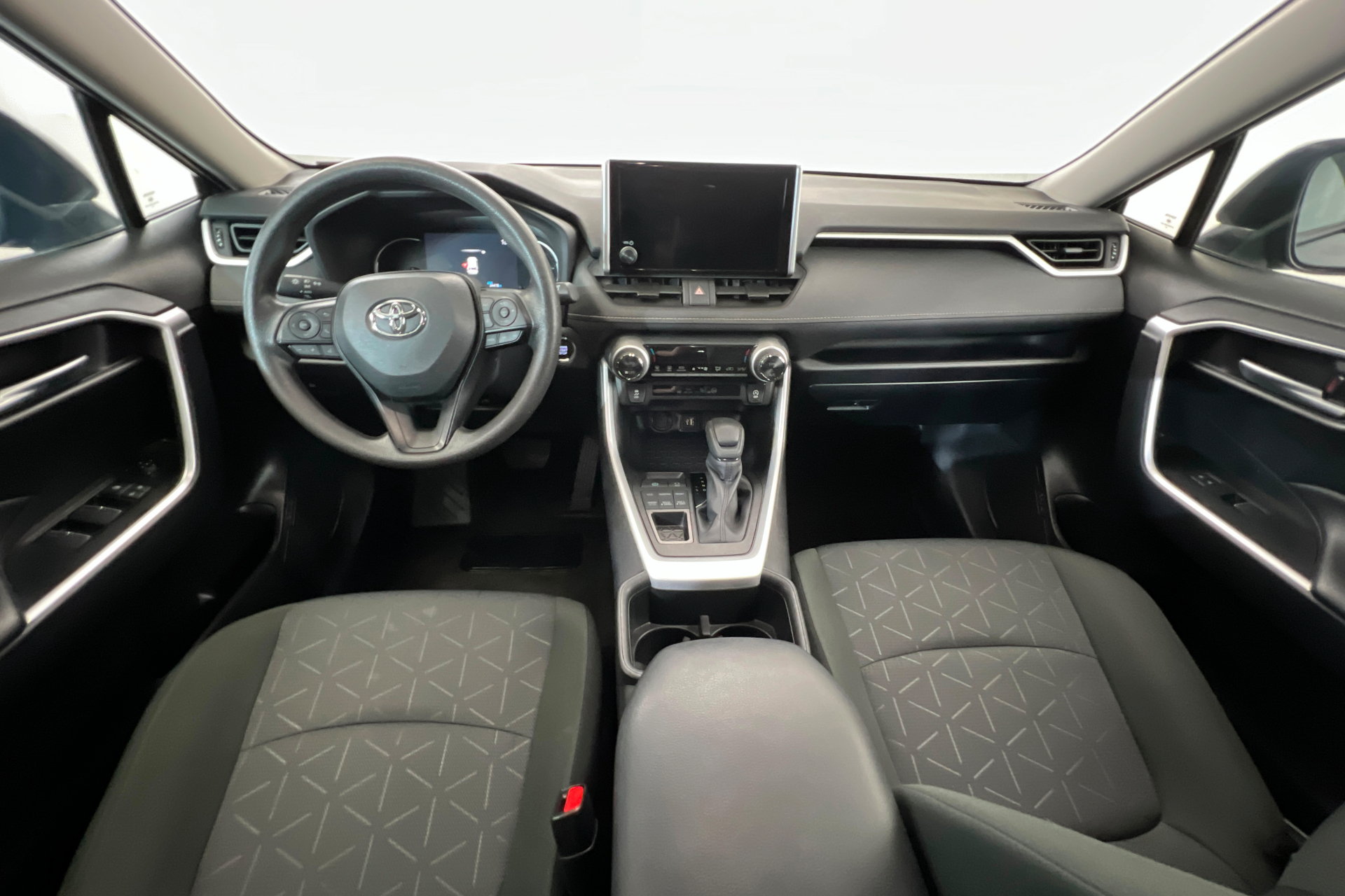 Used 2025 Toyota RAV4 XLE AWD/4WD image 9