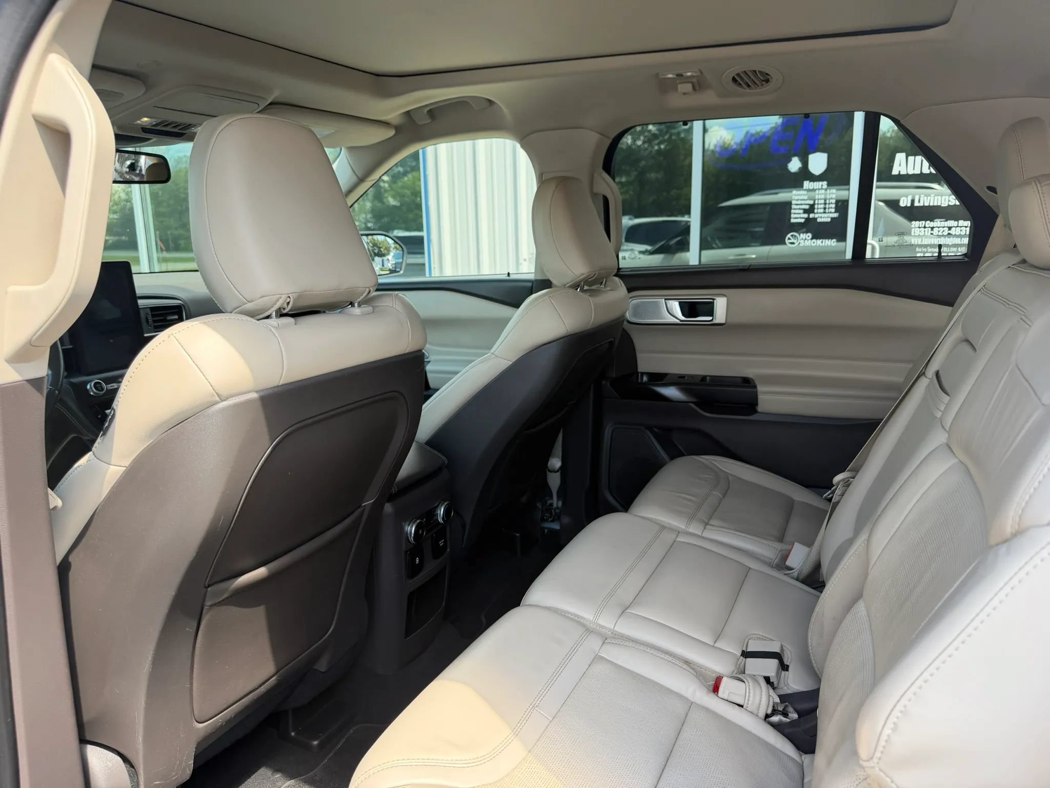 Used 2020 Ford Explorer Platinum w/ Premium Technology Package AWD/4WD image 16