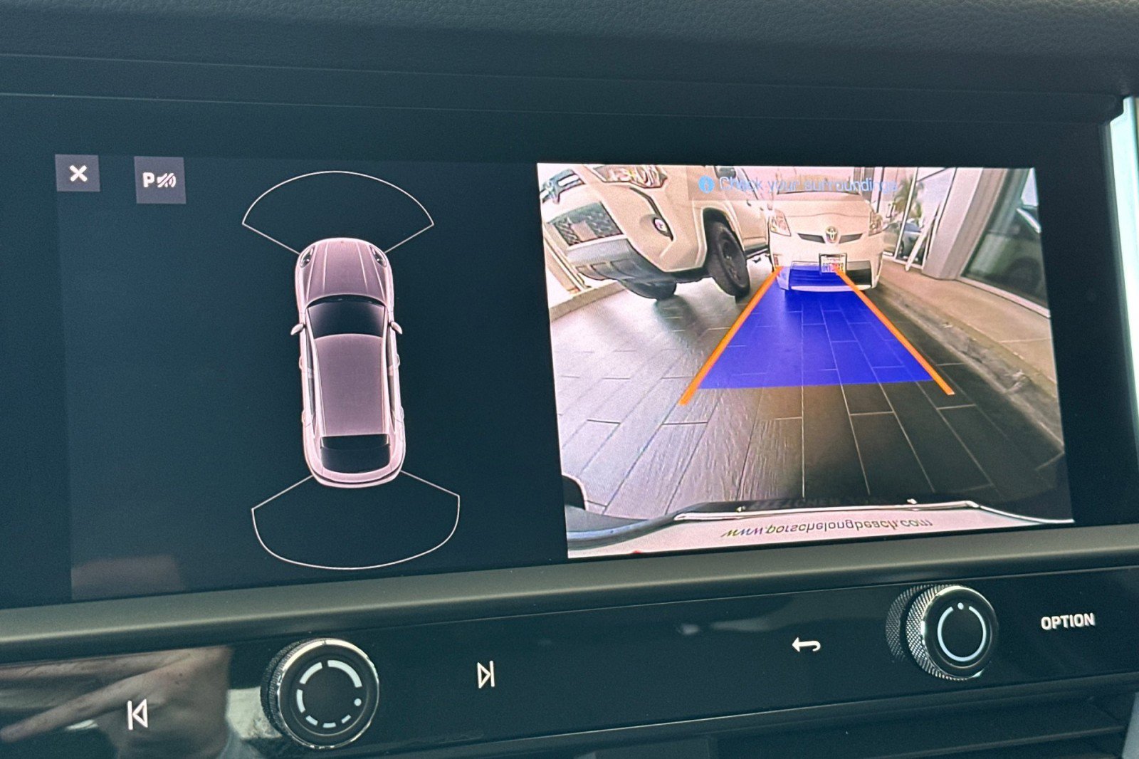 Certified 2022 Porsche Macan AWD/4WD image 20