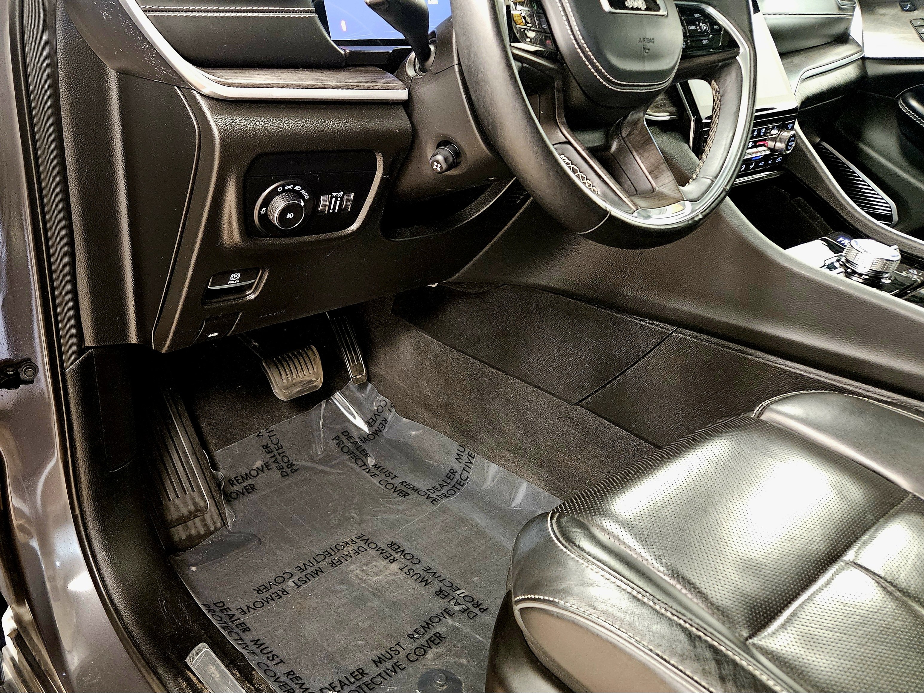 Used 2022 Jeep Grand Cherokee Overland w/ Luxury Tech Group IV image 38