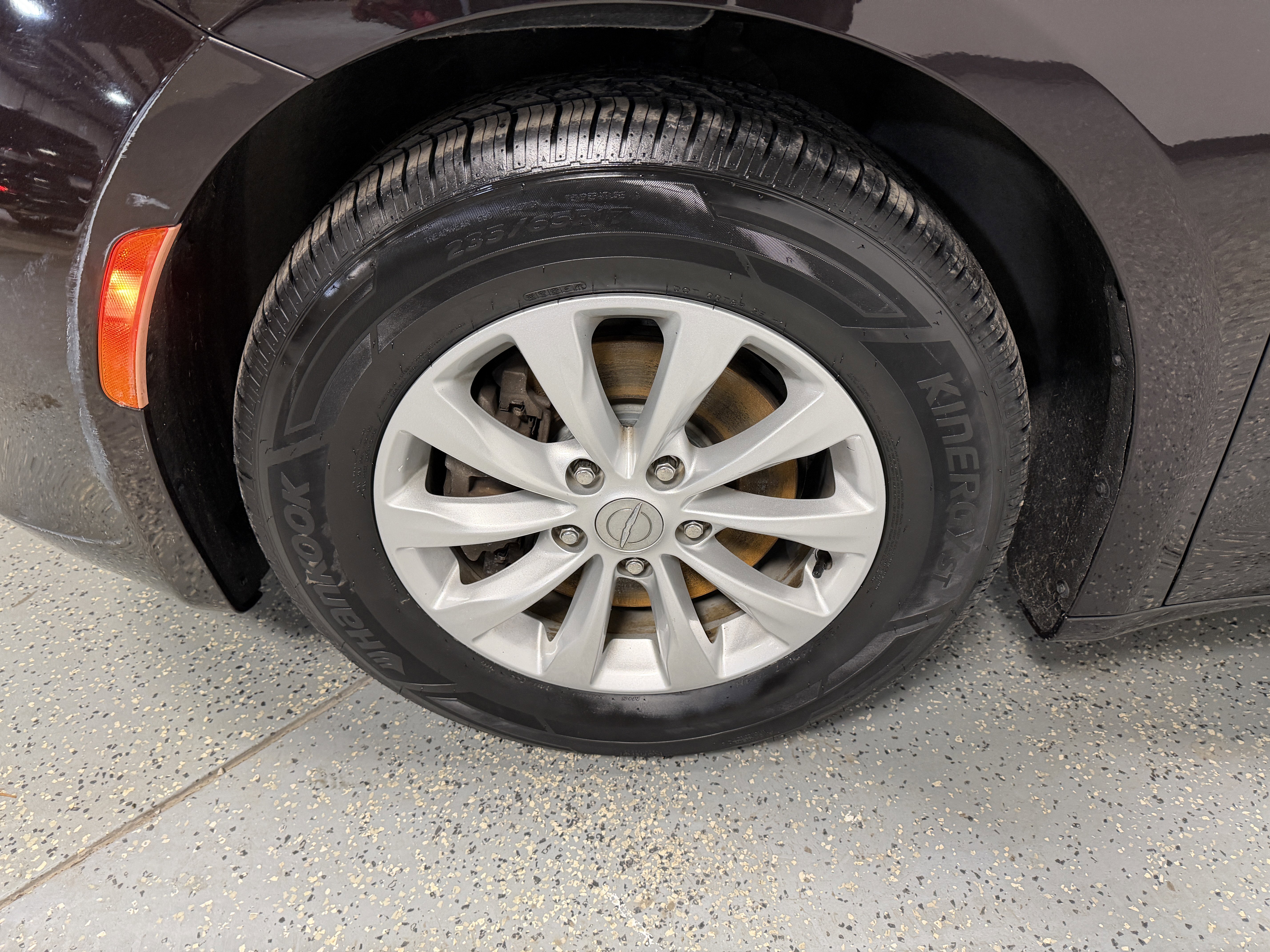 Used 2017 Chrysler Pacifica Touring w/ Tire & Wheel Group image 25