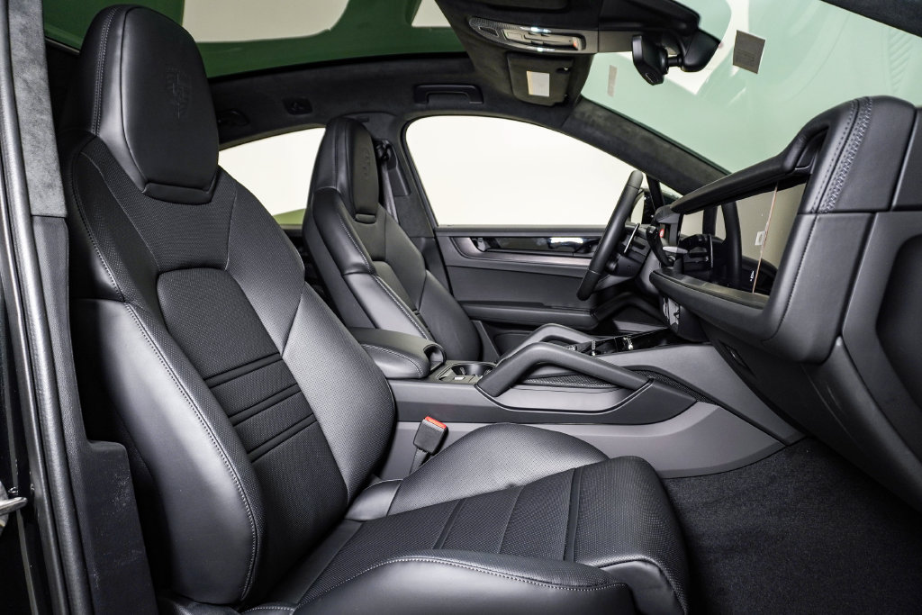 New 2026 Porsche Cayenne GTS AWD/4WD image 15