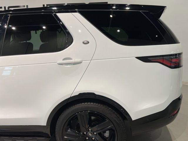 Used 2024 Land Rover Discovery Dynamic SE AWD/4WD image 10
