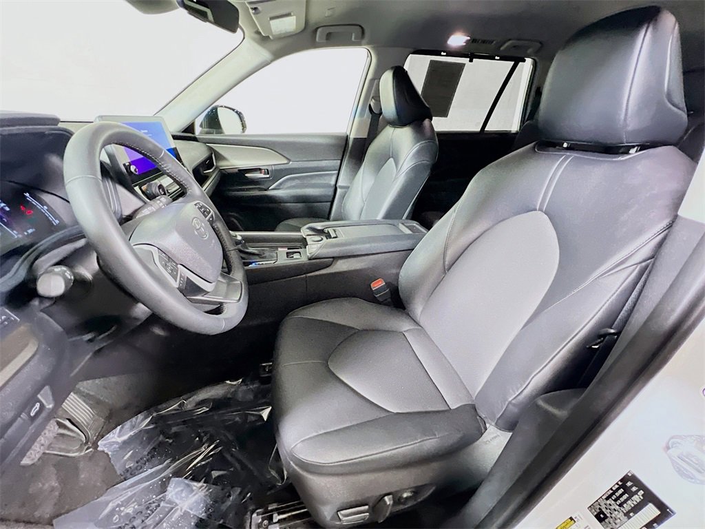 Certified 2025 Toyota Grand Highlander AWD image 18