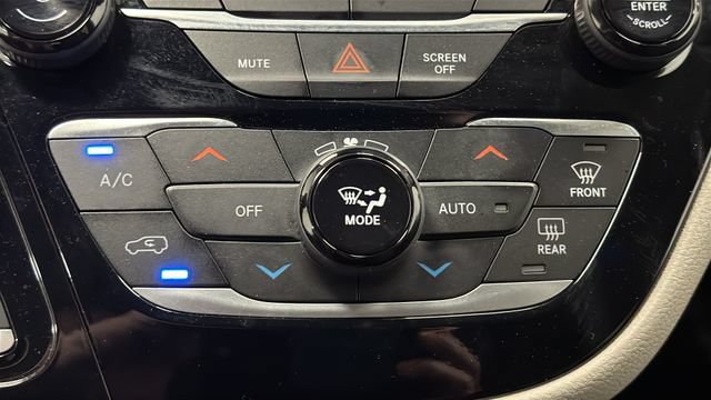 Used 2023 Chrysler Pacifica Touring-L FWD image 16