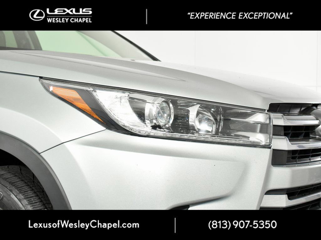Used 2017 Toyota Highlander Limited image 3