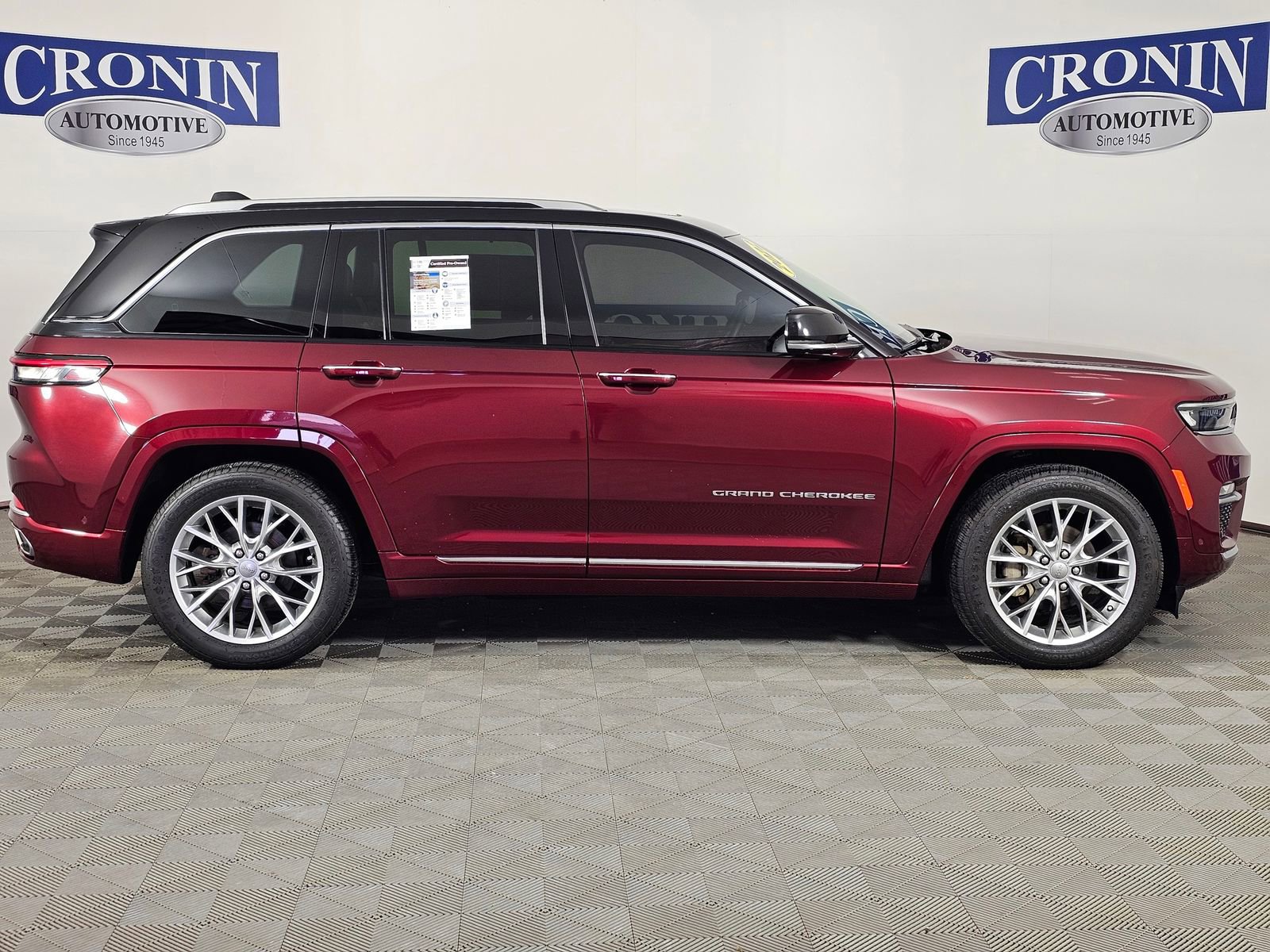 Used 2022 Jeep Grand Cherokee Summit w/ Luxury Tech Group V AWD/4WD image 6