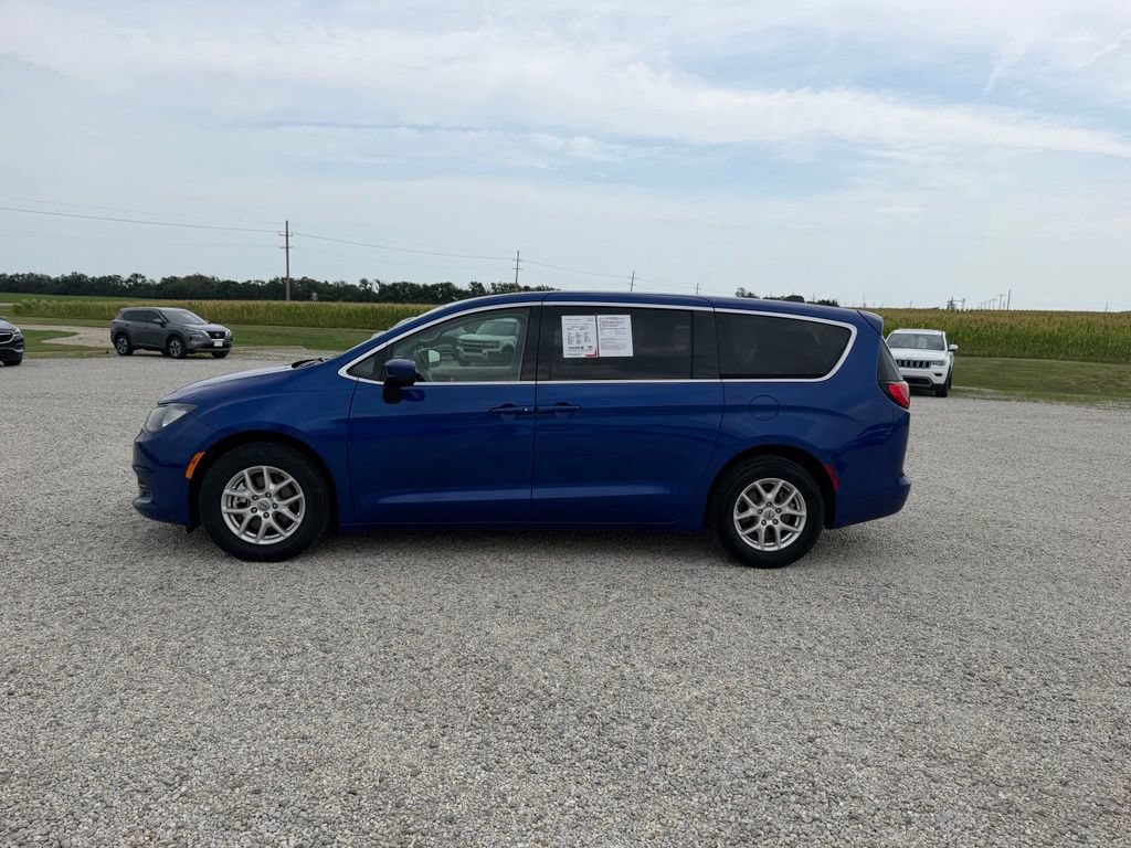 Used 2021 Chrysler Voyager LX FWD image 6