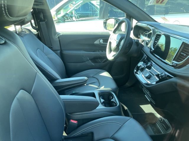 New 2026 Chrysler Pacifica Select image 19