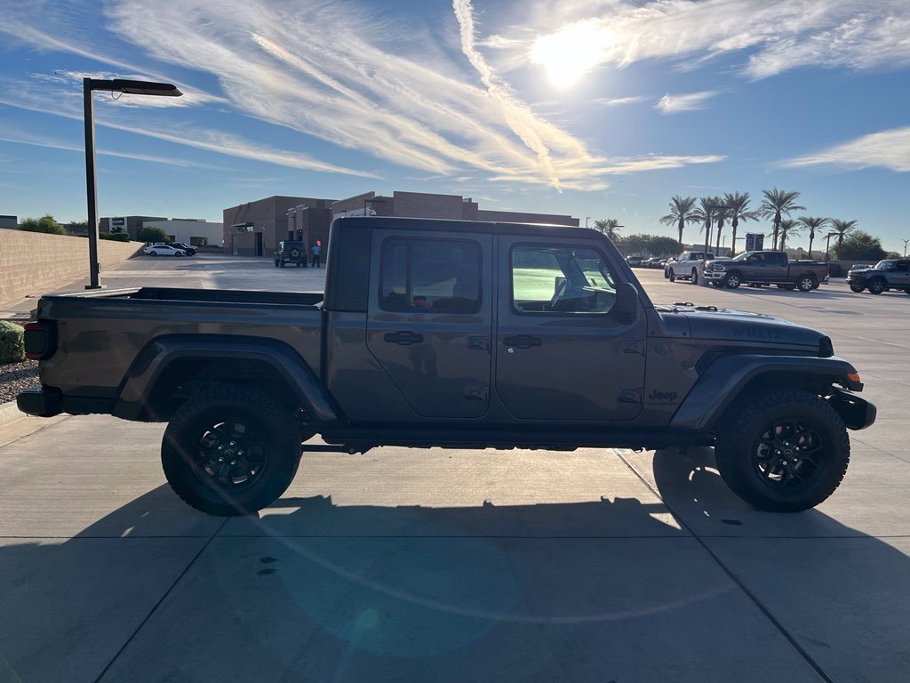 Used 2024 Jeep Gladiator Overland AWD/4WD image 6