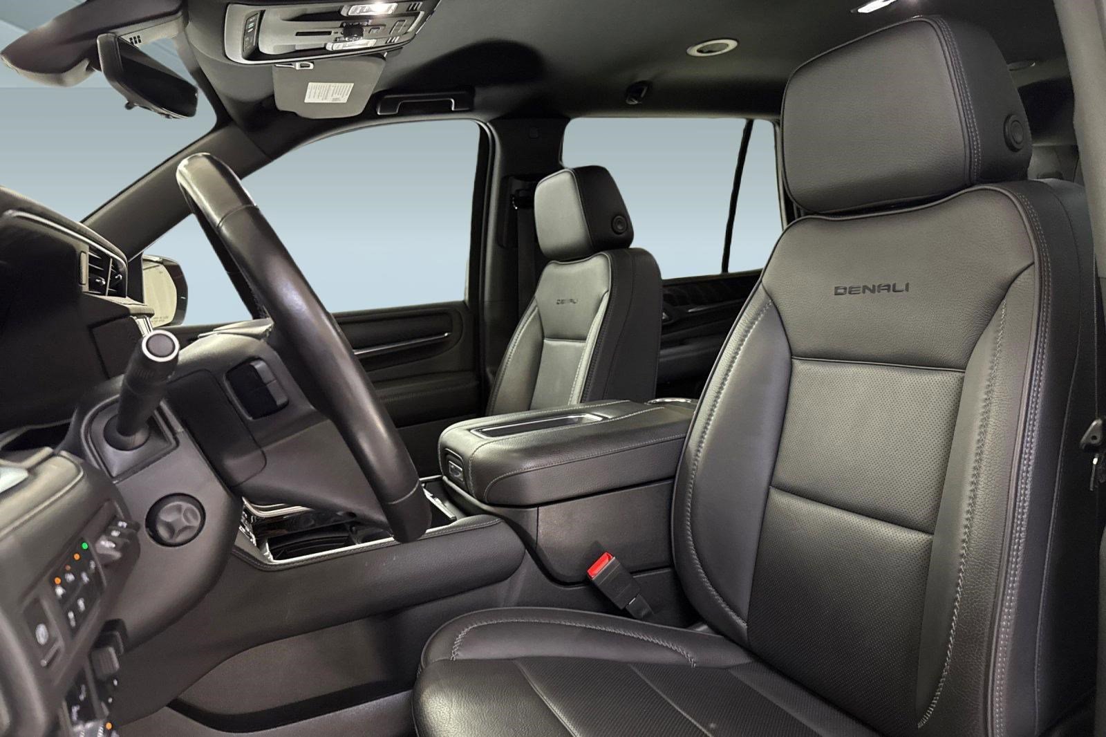 Used 2022 GMC Yukon Denali w/ Advanced Technology Package image 5