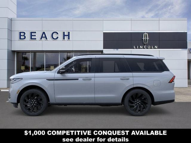 New 2025 Lincoln Navigator Reserve w/ Jet Appearance Package AWD/4WD image 4