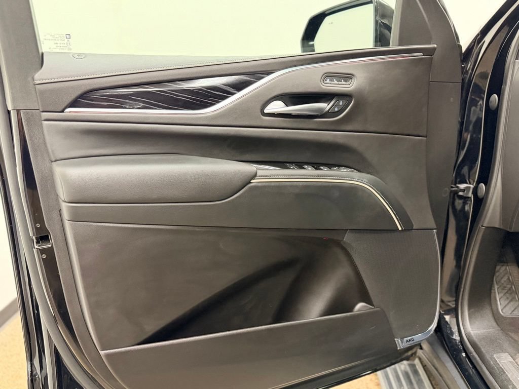 Used 2023 Cadillac Escalade Sport w/ LPO, ONYX Package AWD/4WD image 10