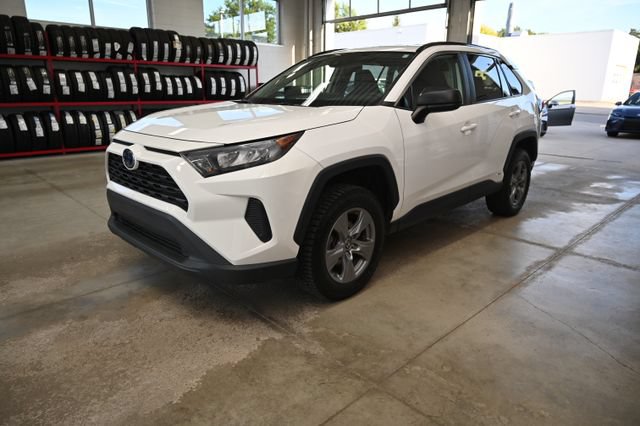 Used 2022 Toyota RAV4 LE AWD/4WD image 8