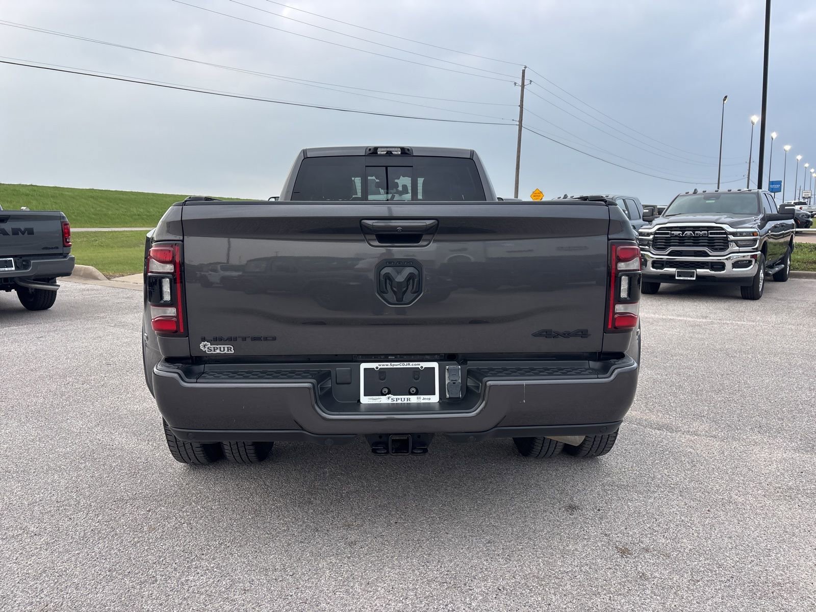 Used 2022 RAM 3500 Limited w/ Night Edition AWD/4WD image 5