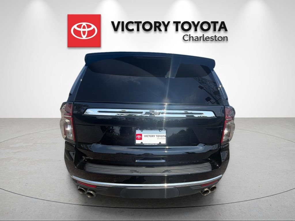 Used 2024 Chevrolet Suburban Premier w/ Premium Package AWD/4WD image 4