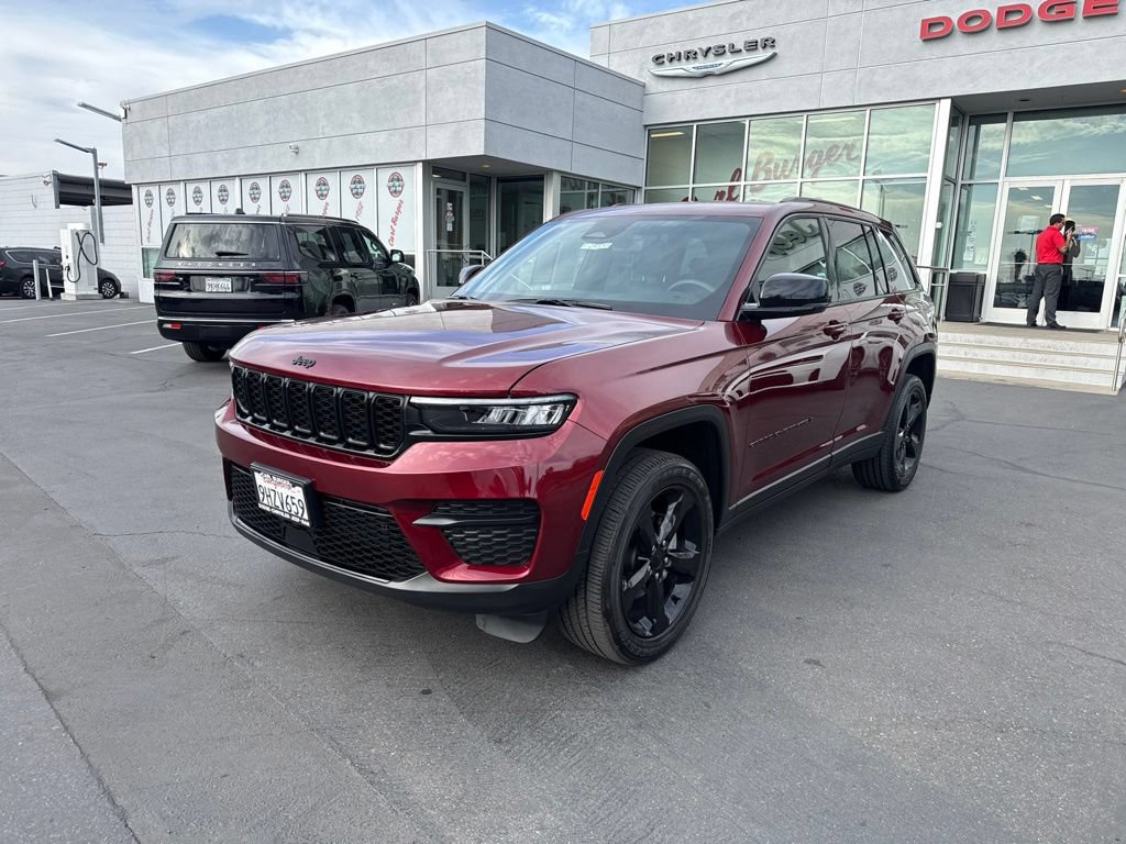 Certified 2023 Jeep Grand Cherokee Altitude RWD image 3