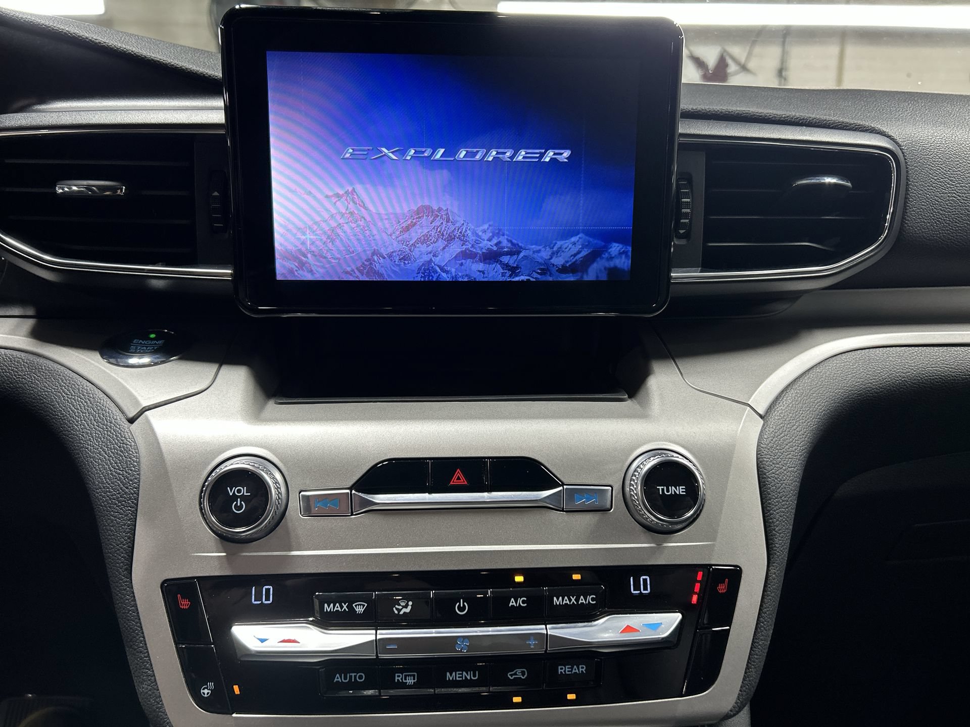 Used 2021 Ford Explorer XLT w/ Equipment Group 202A AWD/4WD image 12