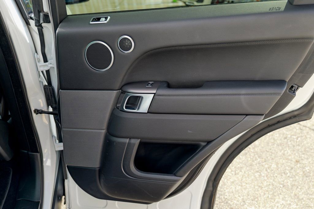 Used 2022 Land Rover Range Rover Sport SE image 28