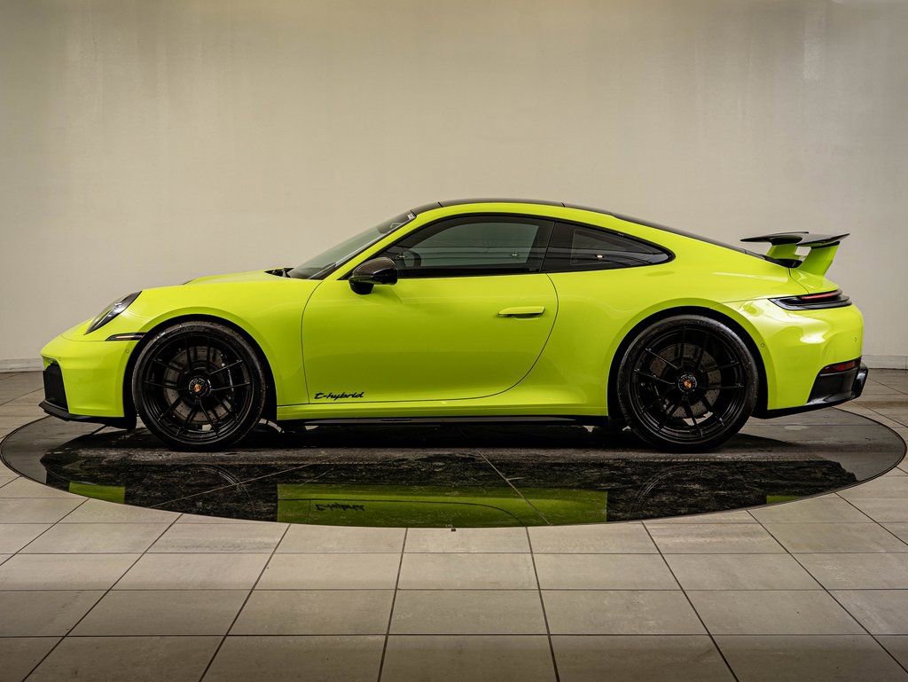 Certified 2025 Porsche 911 Carrera GTS RWD image 2