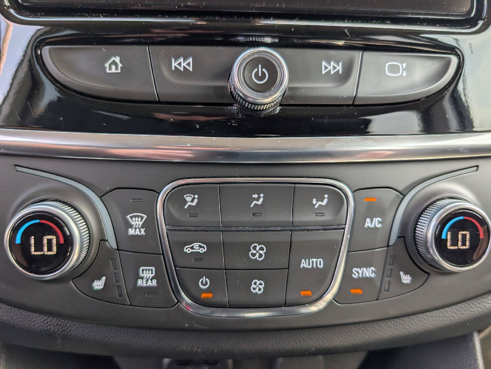 Used 2021 Chevrolet Traverse RS AWD/4WD image 18