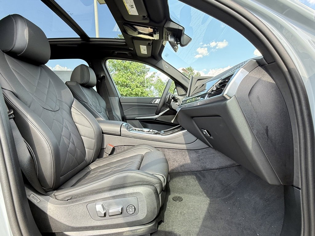 Used 2026 BMW X5 xDrive50e w/ M Sport Package image 23
