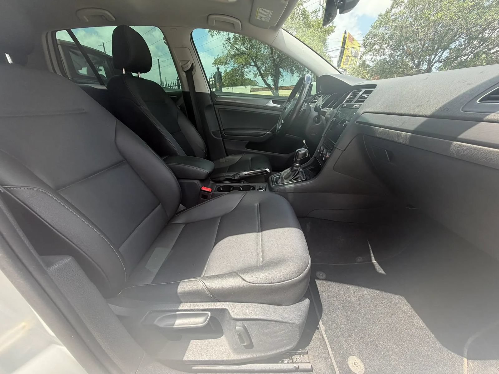 Used 2018 Volkswagen Golf SE FWD image 11