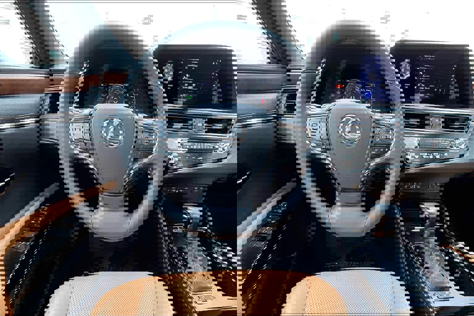 Used 2024 Lexus ES 300h w/ Premium Package image 6