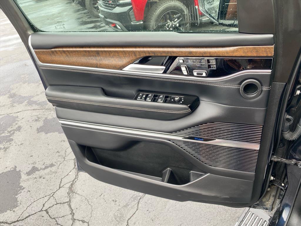 Used 2022 Jeep Grand Wagoneer Series II AWD/4WD image 22