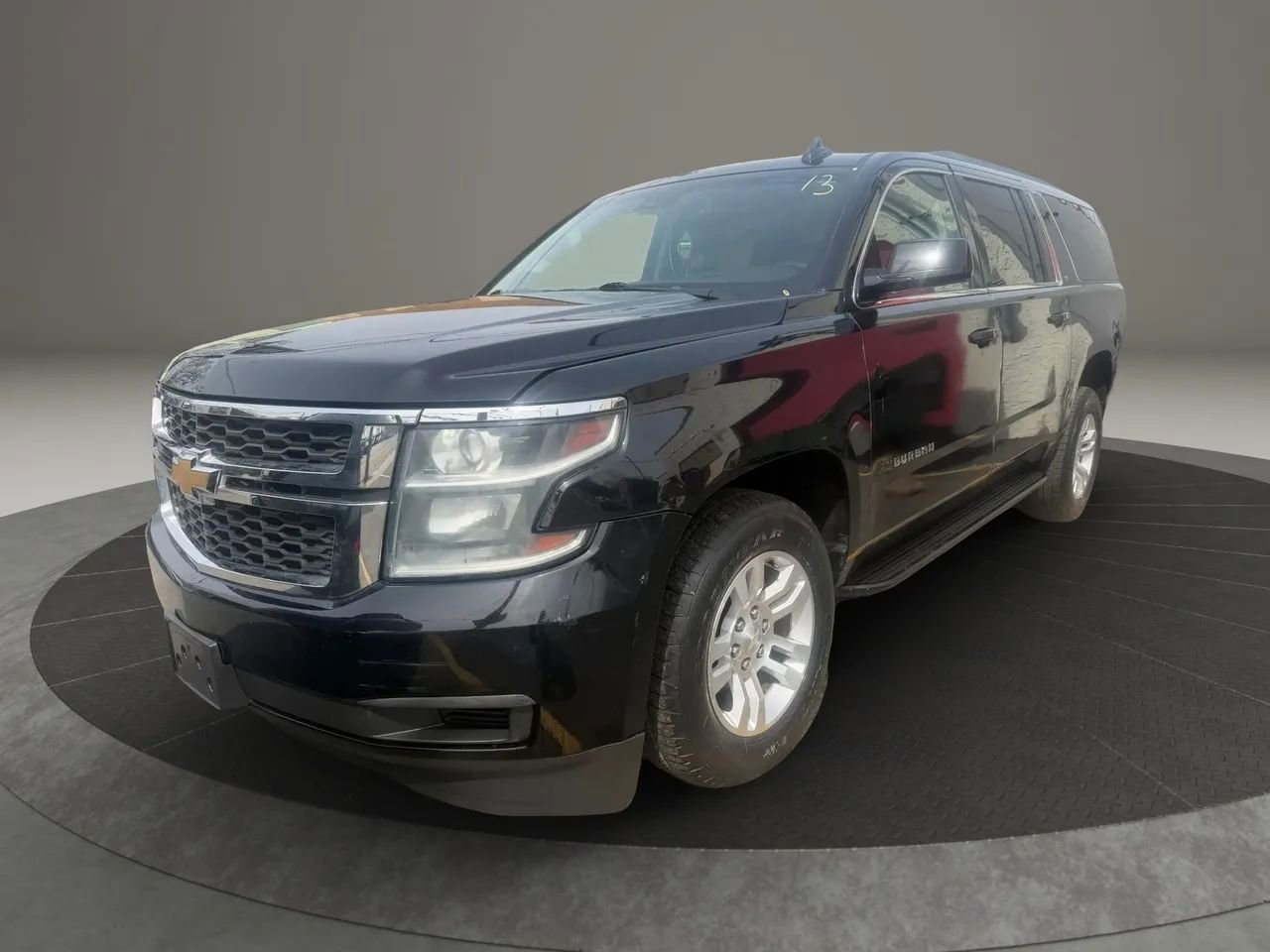 Used 2018 Chevrolet Suburban LT image 1