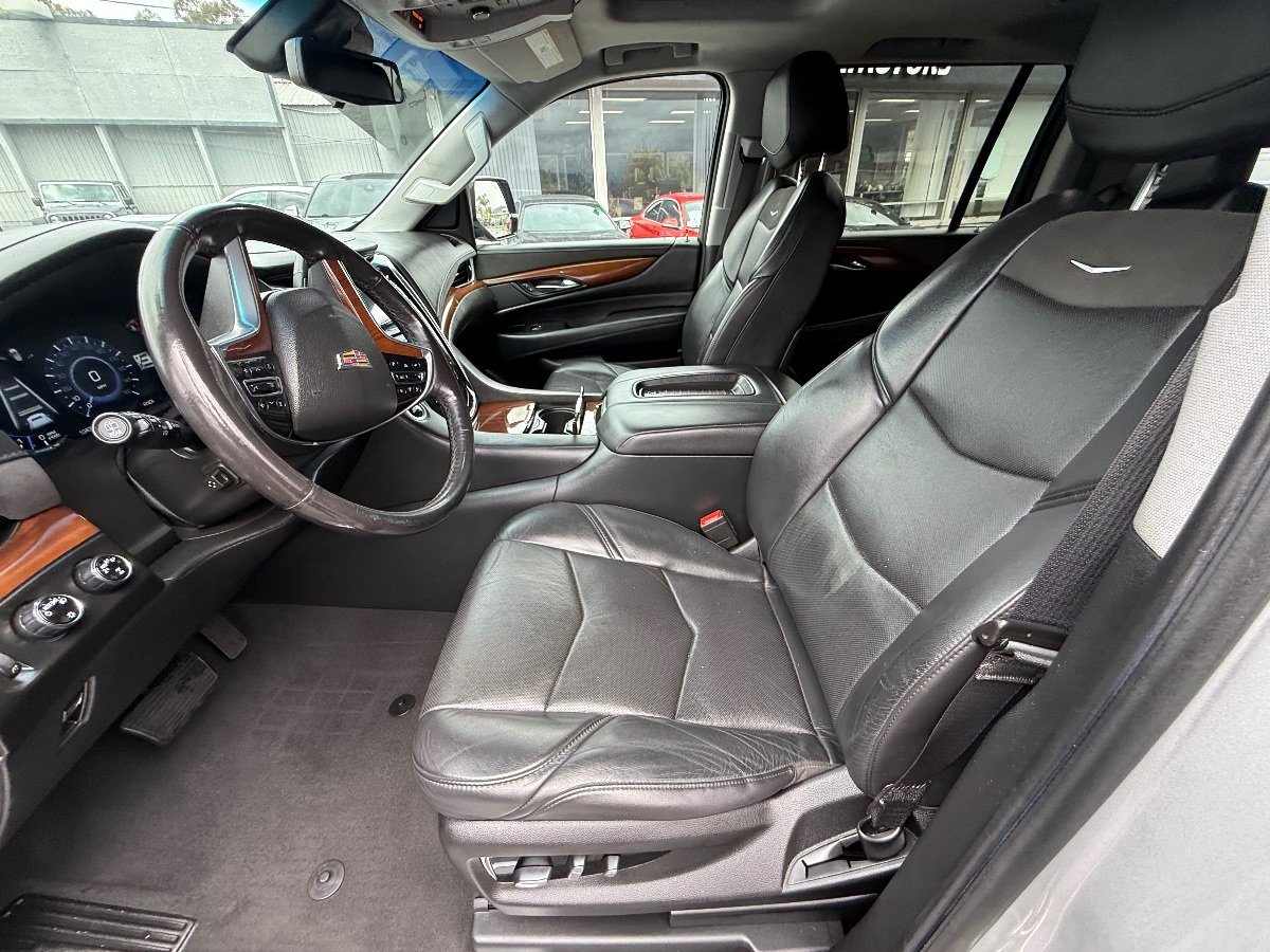 Used 2019 Cadillac Escalade ESV Premium Luxury AWD/4WD image 13