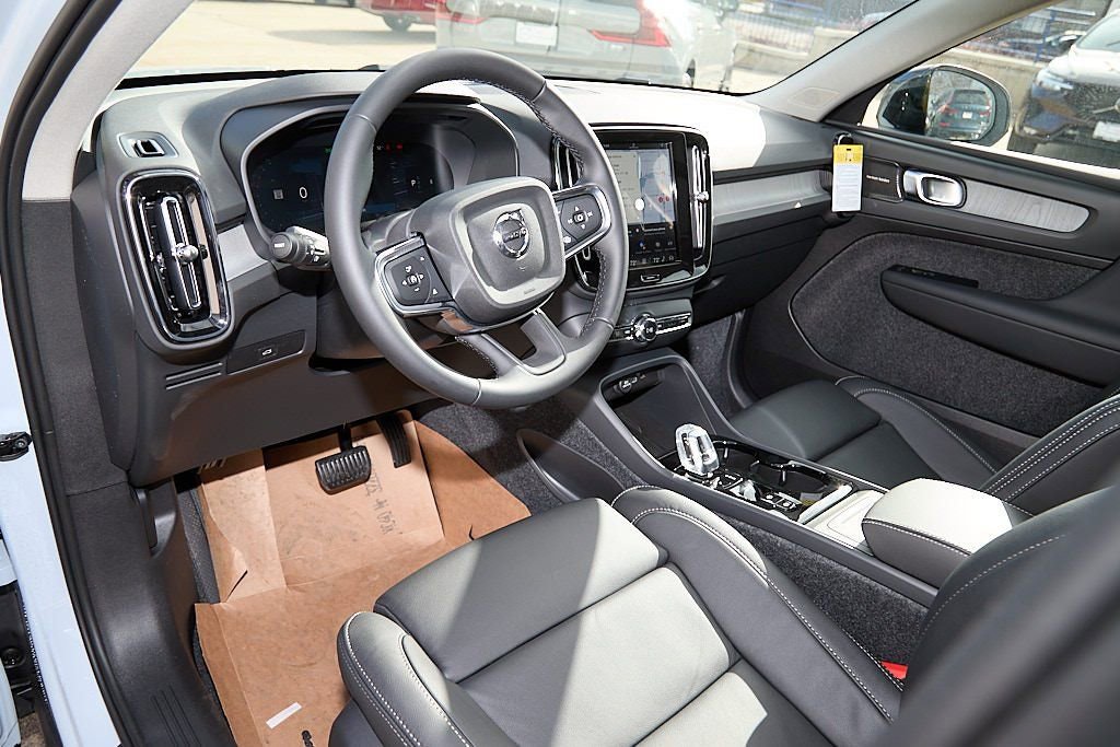 New 2026 Volvo XC40 B5 Ultra w/ Climate Package image 12
