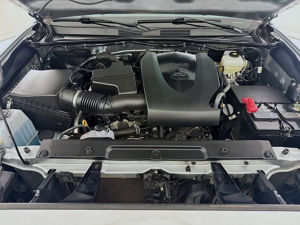 Used 2022 Toyota Tacoma TRD Off-Road w/ Technology Package AWD/4WD image 27