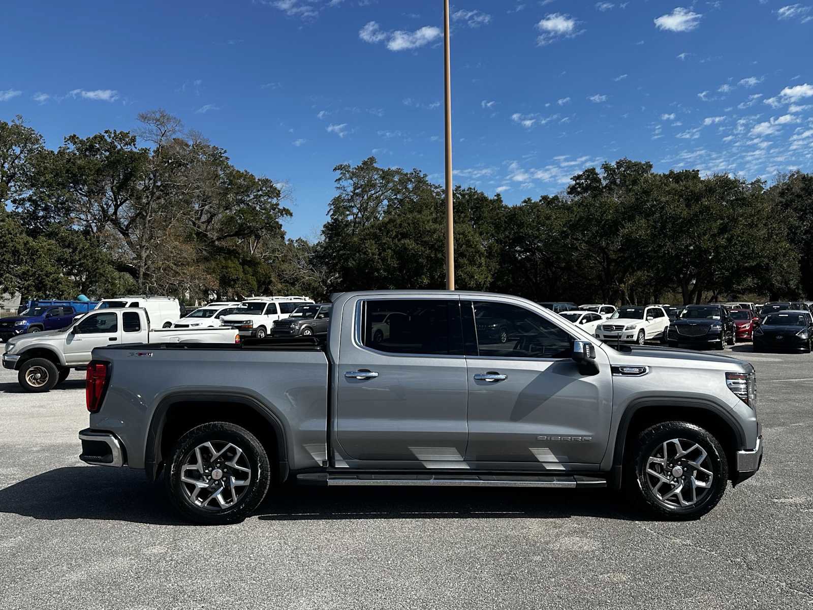 Used 2023 GMC Sierra 1500 SLT w/ SLT Premium Package image 9