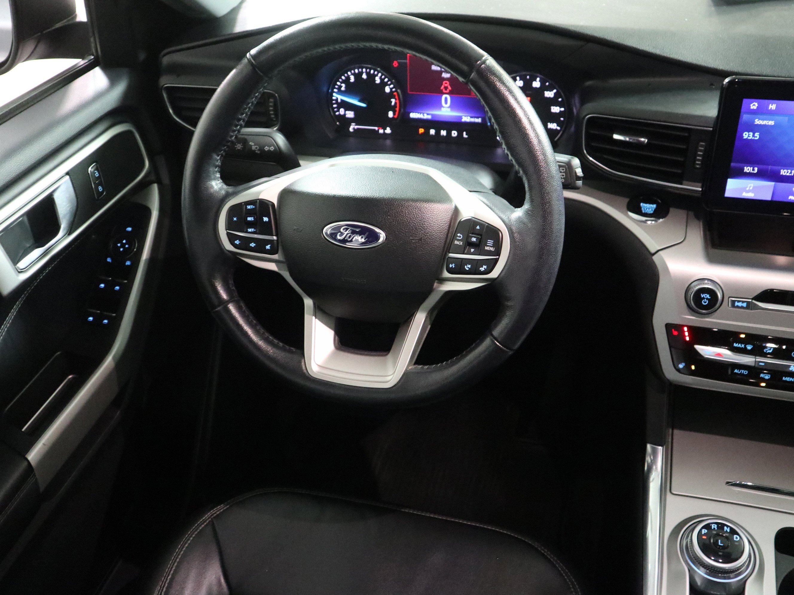 Used 2022 Ford Explorer XLT w/ Equipment Group 202A image 12