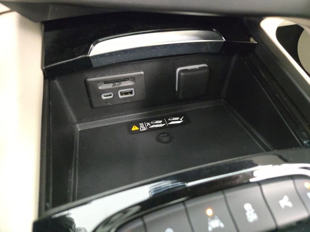 Used 2023 Buick Envision Avenir image 30