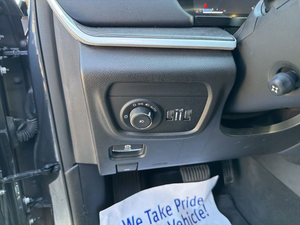 Used 2024 Jeep Grand Cherokee L Limited w/ Luxury Tech Group II image 19