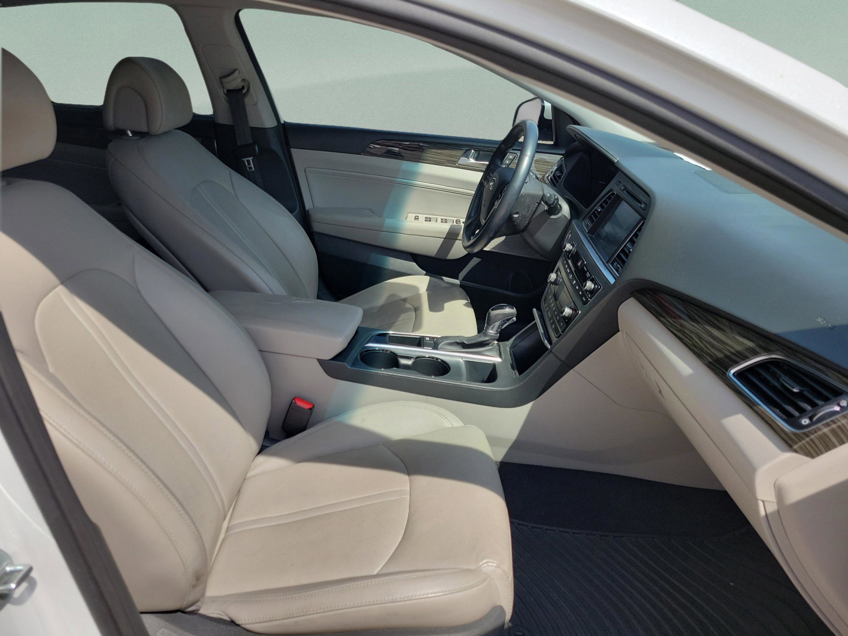 Used 2015 Hyundai Sonata Limited w/ Option Group 05 FWD image 6