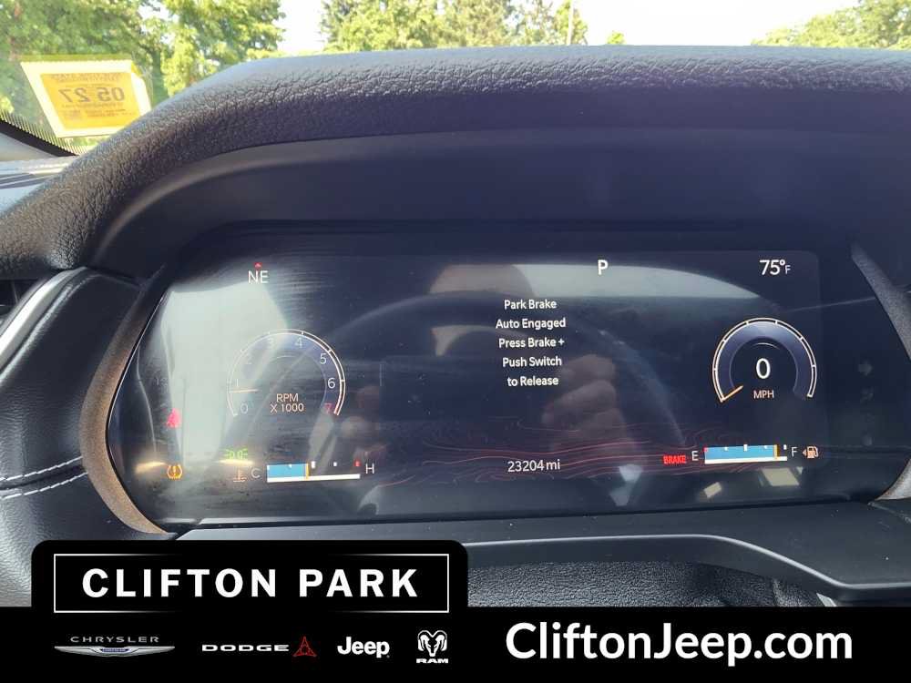 Used 2023 Jeep Grand Cherokee Altitude AWD/4WD image 22
