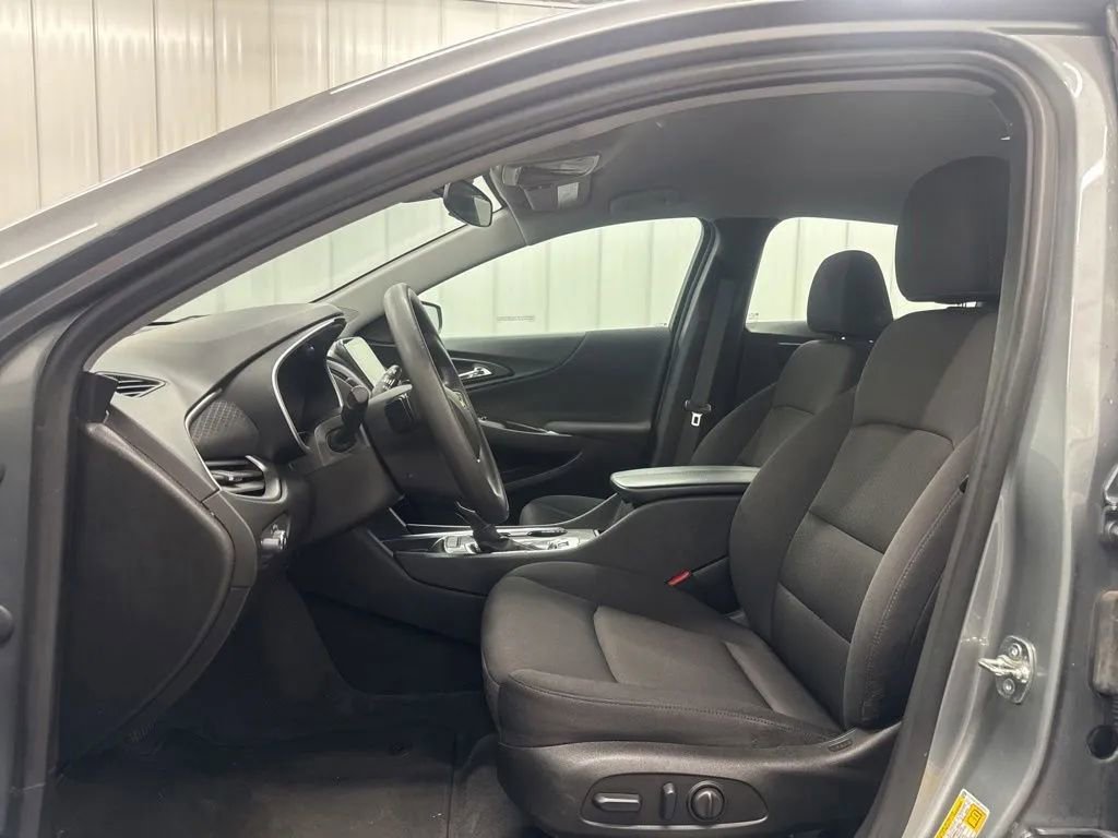 Used 2024 Chevrolet Malibu LT FWD image 11