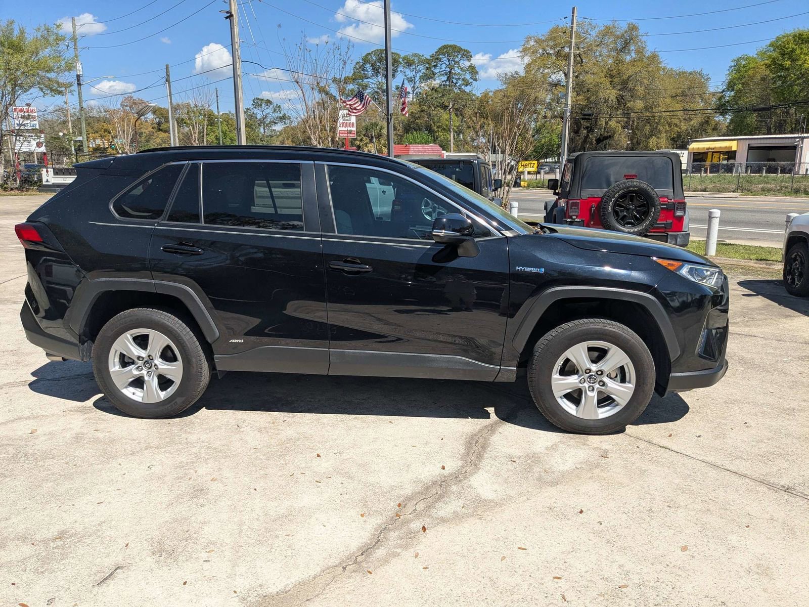 Used 2019 Toyota RAV4 XLE w/ Convenience Package image 3