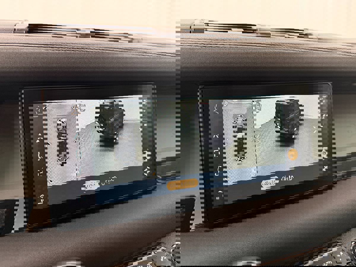 Used 2020 Land Rover Defender 110 First Edition image 26